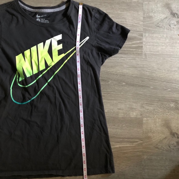 Nike Short Sleeve Tee - Picture 8 of 8